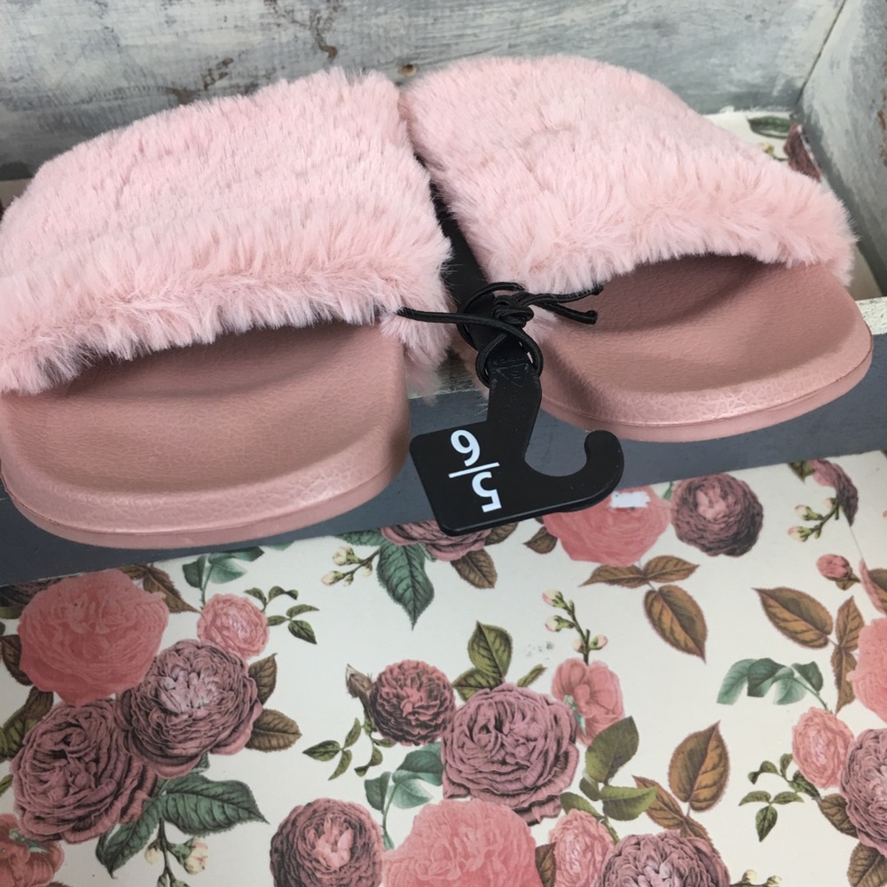 ๐ HP! ๐ slides โข blush โข faux fur โข 5/6 - Picture 5 of 6